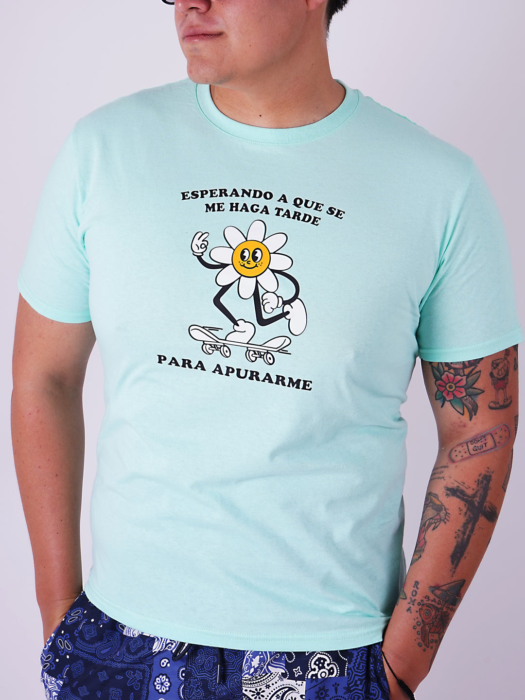 Playera Esperando a Que Se Me Haga Tarde